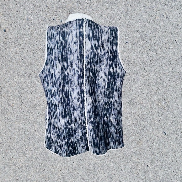 EUC! LULAROE MARLO VEST L - Picture 4 of 6